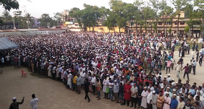 নুসরাতের জানাজায় হাজারো মানুষের ঢল