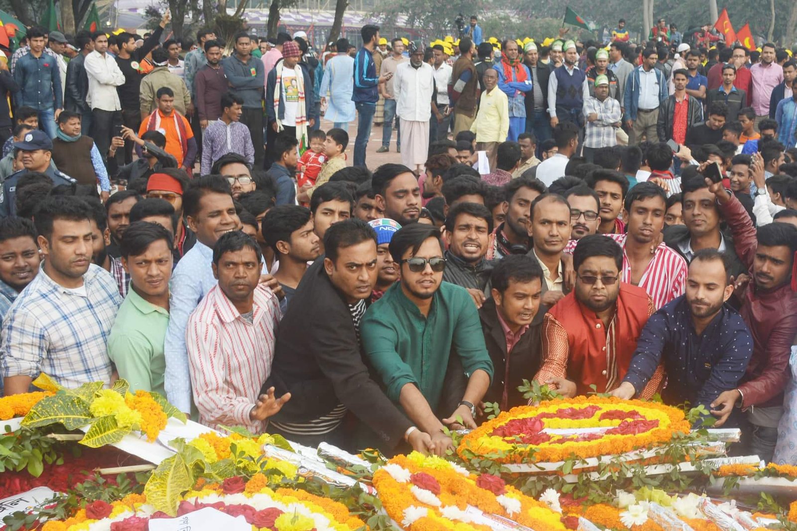 মহান বিজয় দিবসে জাতীয় স্মৃতিসৌধে জাতীয় ছাত্র সমাজ কেন্দ্রীয় নির্বাহী কমিটির শ্রদ্ধা নিবেদন।